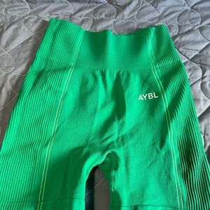Excellent conditions, size S, green color